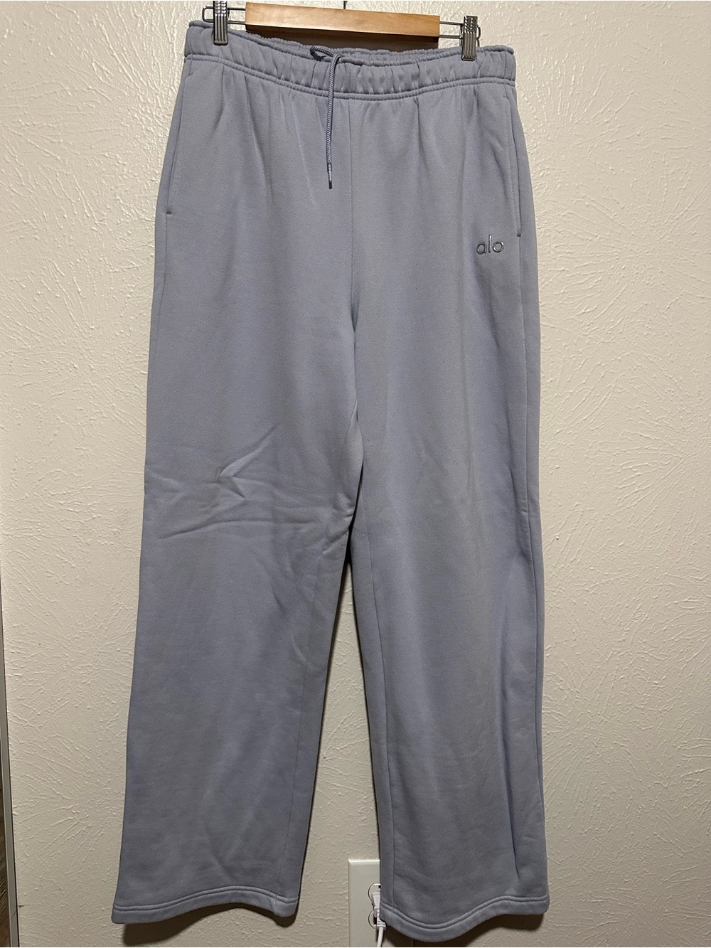 ALO Yoga Accolade Straight Leg Sweatpants - Winter Frost, Size M